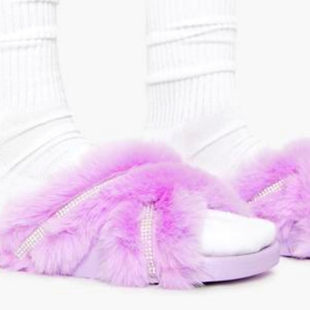 Fluffy lilac slide on slippers